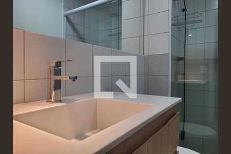 Banheiro de apartamento à venda com 1 quarto, 40m² em Cambuí, Campinas