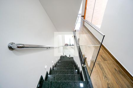 Casa para alugar com 250m², 3 quartos e 4 vagasEscada