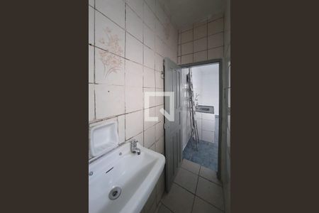 Banheiro de casa de condomínio para alugar com 1 quarto, 30m² em Vila Roque, São Paulo