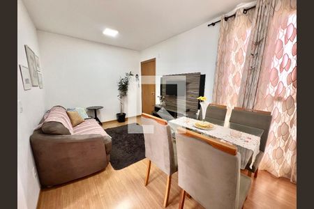 Sala de apartamento à venda com 2 quartos, 48m² em Chácaras Cotia, Contagem