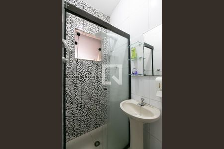 Casa para alugar com 60m², 2 quartos e 1 vaga Casa para alugar com 60m², 2 quartos e 1 vagaBanheiro