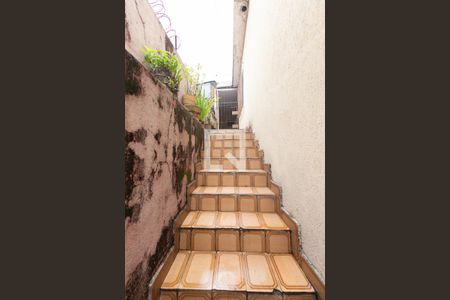 Casa para alugar com 60m², 2 quartos e 1 vaga Casa para alugar com 60m², 2 quartos e 1 vagaEscada - Entrada