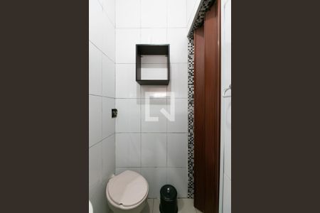 Casa para alugar com 60m², 2 quartos e 1 vaga Casa para alugar com 60m², 2 quartos e 1 vagaBanheiro