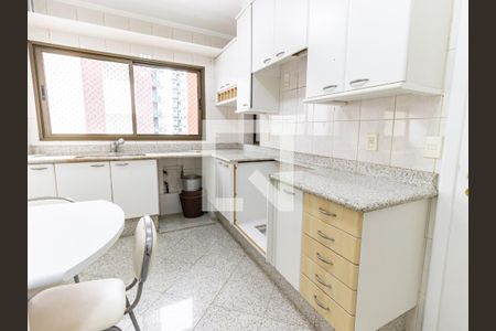 Apartamento para alugar com 156m², 3 quartos e 3 vagas Apartamento para alugar com 156m², 3 quartos e 3 vagasCozinha