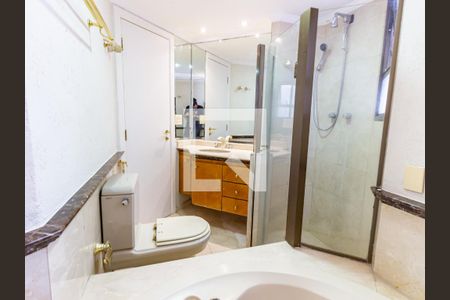 Apartamento para alugar com 156m², 3 quartos e 3 vagas Apartamento para alugar com 156m², 3 quartos e 3 vagasBanheiro da Suíte 1