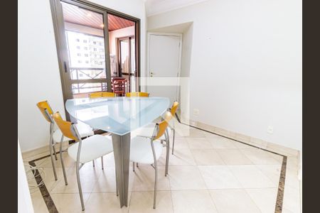 Apartamento para alugar com 156m², 3 quartos e 3 vagas Apartamento para alugar com 156m², 3 quartos e 3 vagasCopa
