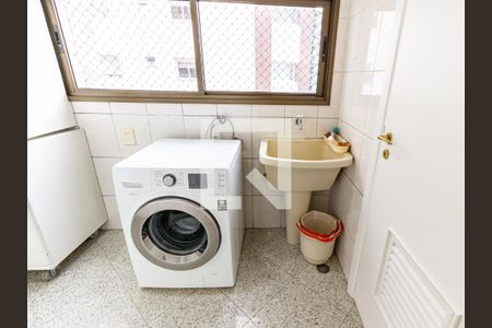 Apartamento para alugar com 156m², 3 quartos e 3 vagas Apartamento para alugar com 156m², 3 quartos e 3 vagasÁrea de Serviço