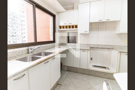 Apartamento para alugar com 156m², 3 quartos e 3 vagas Apartamento para alugar com 156m², 3 quartos e 3 vagasCozinha