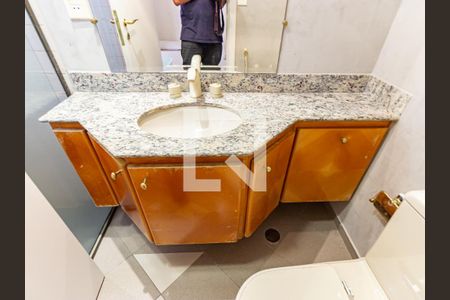 Apartamento para alugar com 156m², 3 quartos e 3 vagas Apartamento para alugar com 156m², 3 quartos e 3 vagasBanheiro da Suíte 2