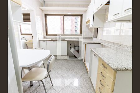 Apartamento para alugar com 156m², 3 quartos e 3 vagas Apartamento para alugar com 156m², 3 quartos e 3 vagasCozinha