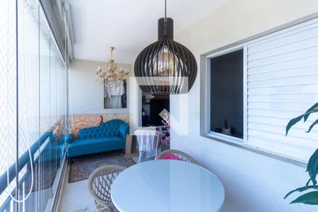 Apartamento à venda com 75m², 2 quartos e 1 vaga Apartamento à venda com 75m², 2 quartos e 1 vagaVaranda