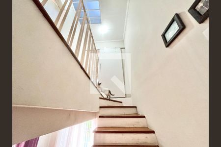 Escada de casa para alugar com 3 quartos, 180m² em Jardim Paraíso, São Paulo