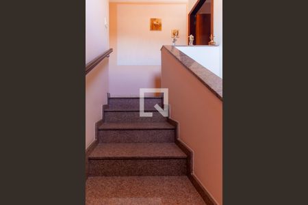 Casa à venda com 171m², 3 quartos e 4 vagasEscada