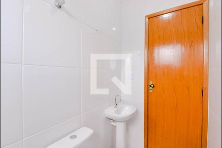Banheiro de kitnet/studio para alugar com 1 quarto, 23m² em Jardim Santa Vicência, Guarulhos