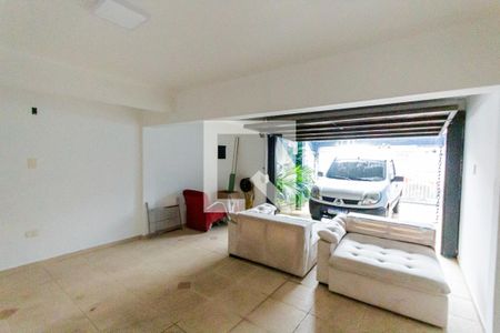 Casa à venda com 200m², 3 quartos e 3 vagas Casa à venda com 200m², 3 quartos e 3 vagasGaragem