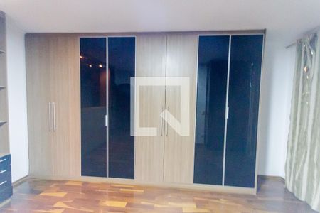 Casa à venda com 200m², 3 quartos e 3 vagas Casa à venda com 200m², 3 quartos e 3 vagasArmário