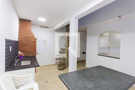 Casa à venda com 200m², 3 quartos e 3 vagas Casa à venda com 200m², 3 quartos e 3 vagasQuintal