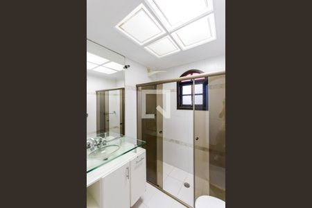 Casa à venda com 200m², 3 quartos e 3 vagas Casa à venda com 200m², 3 quartos e 3 vagasBanheiro