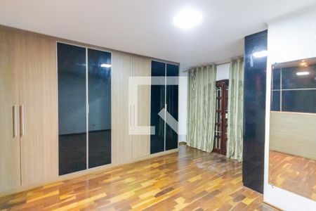 Casa à venda com 200m², 3 quartos e 3 vagas Casa à venda com 200m², 3 quartos e 3 vagasSuíte 2