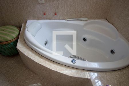 Casa à venda com 200m², 2 quartos e 2 vagas Casa à venda com 200m², 2 quartos e 2 vagasBanheiro da Suíte