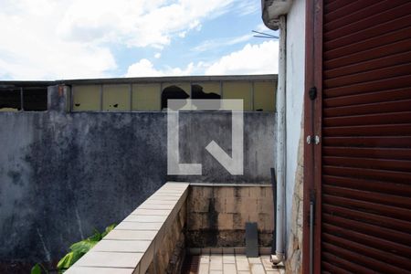 Casa à venda com 200m², 2 quartos e 2 vagas Casa à venda com 200m², 2 quartos e 2 vagasSacada