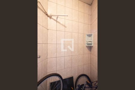 Casa à venda com 200m², 2 quartos e 2 vagas Casa à venda com 200m², 2 quartos e 2 vagasBanheiro 2