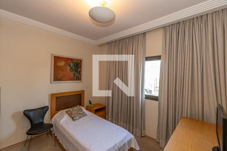 Casa de condomínio à venda com 520m², 4 quartos e 2 vagasQuarto