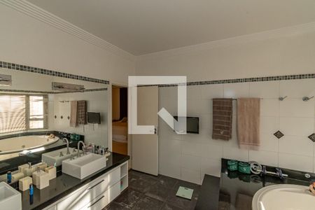 Casa de condomínio à venda com 520m², 4 quartos e 2 vagasBanheiro da Suíte 1