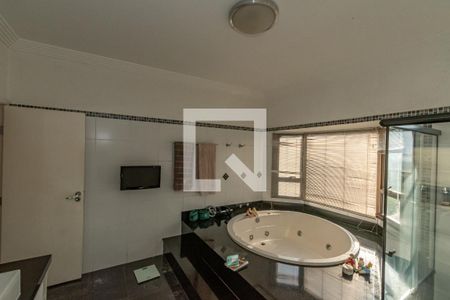 Casa de condomínio à venda com 520m², 4 quartos e 2 vagasBanheiro da Suíte 1