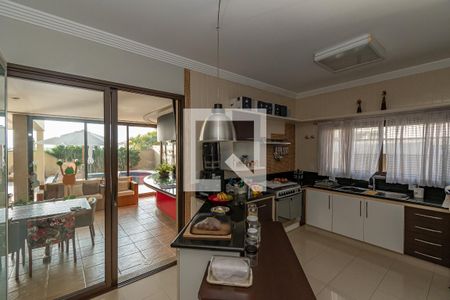 Casa de condomínio à venda com 520m², 4 quartos e 2 vagasCozinha