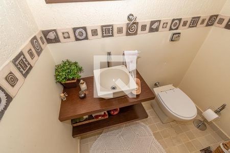 Casa de condomínio à venda com 520m², 4 quartos e 2 vagasDetalhe Lavabo