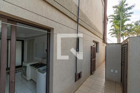 Casa de condomínio à venda com 520m², 4 quartos e 2 vagasQuintal