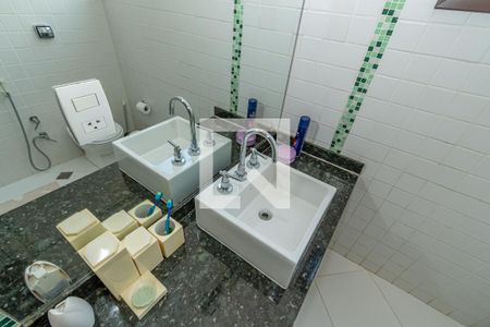 Casa de condomínio à venda com 520m², 4 quartos e 2 vagasBanheiro Corredor