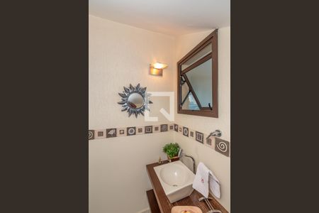 Casa de condomínio à venda com 520m², 4 quartos e 2 vagasLavabo