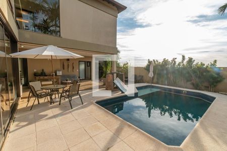 Casa de condomínio à venda com 520m², 4 quartos e 2 vagasPiscina