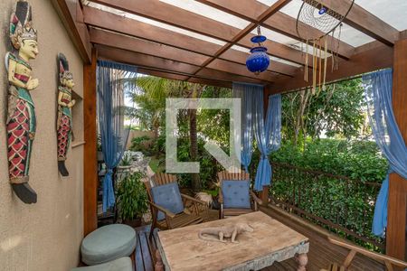 Casa de condomínio à venda com 520m², 4 quartos e 2 vagasDeck