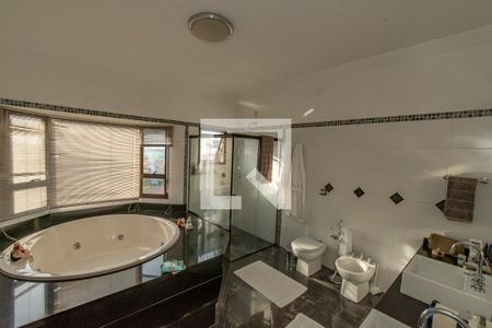 Casa de condomínio à venda com 520m², 4 quartos e 2 vagasBanheiro da Suíte 1