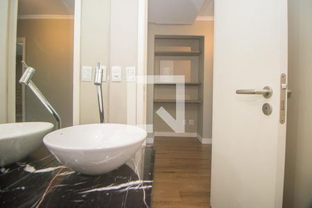 Lavabo de apartamento para alugar com 1 quarto, 52m² em Petrópolis, Porto Alegre