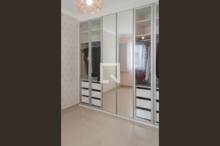 Casa de condomínio à venda com 120m², 3 quartos e 2 vagasSuíte