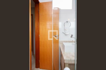 Casa de condomínio à venda com 120m², 3 quartos e 2 vagasBanheiro da suíte