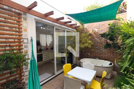 Casa de condomínio à venda com 150m², 2 quartos e 2 vagas Casa de condomínio à venda com 150m², 2 quartos e 2 vagasQuintal