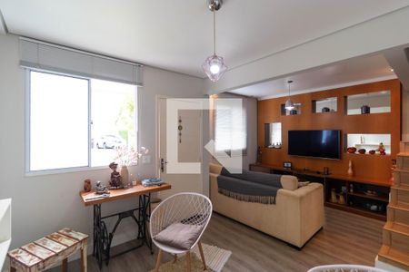 Sala de casa de condomínio para alugar com 2 quartos, 150m² em Parque Rural Fazenda Santa Cândida, Campinas