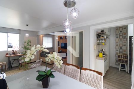 Sala de casa de condomínio à venda com 2 quartos, 150m² em Parque Rural Fazenda Santa Cândida, Campinas