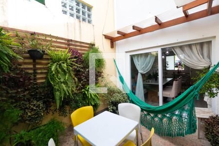 Casa de condomínio à venda com 150m², 2 quartos e 2 vagas Casa de condomínio à venda com 150m², 2 quartos e 2 vagasQuintal