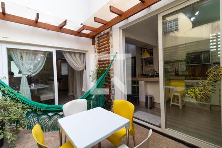 Casa de condomínio à venda com 150m², 2 quartos e 2 vagas Casa de condomínio à venda com 150m², 2 quartos e 2 vagasQuintal