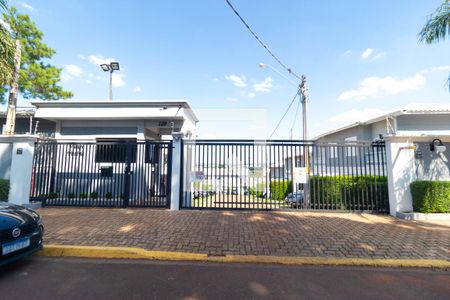 Casa de condomínio à venda com 150m², 2 quartos e 2 vagas Casa de condomínio à venda com 150m², 2 quartos e 2 vagasFachada