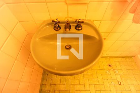 Casa à venda com 300m², 4 quartos e 2 vagasBanheiro 1