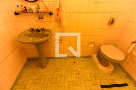 Casa à venda com 300m², 4 quartos e 2 vagasBanheiro 1