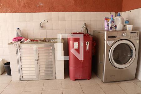 Casa à venda com 300m², 7 quartos e 10 vagasÁrea de Serviço casa 2