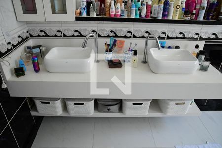 Casa para alugar com 699m², 4 quartos e 4 vagasBanheiro Suíte 1